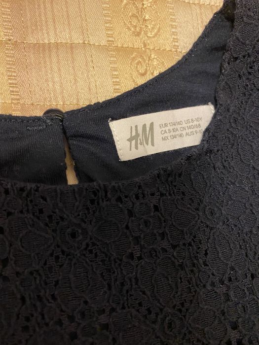 2 rochite H & M marimea 8-10 ani