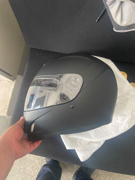 Casca moto de culoare negru mat