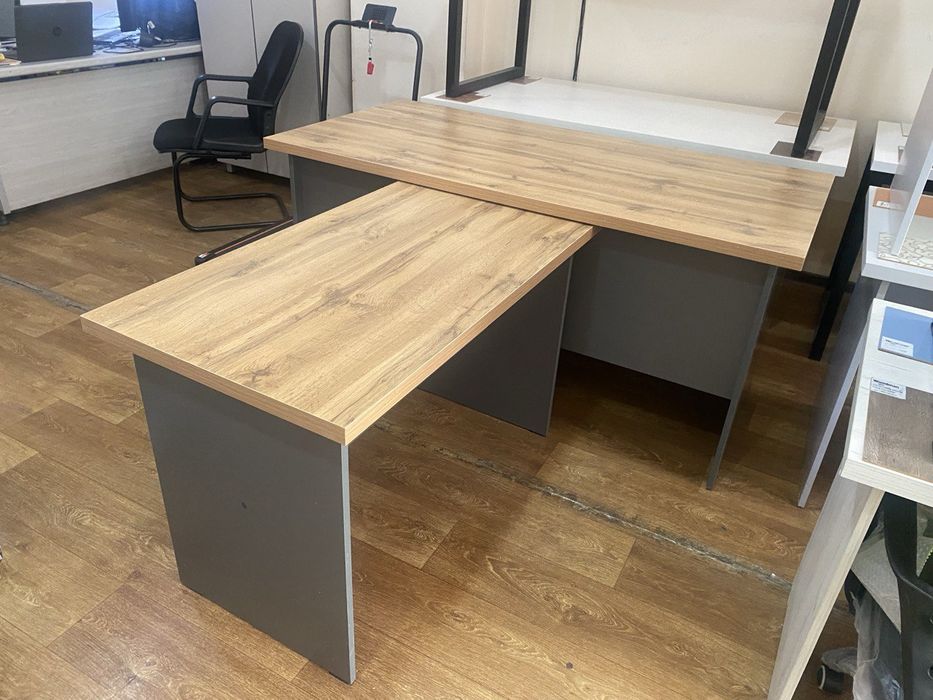 Руководителький стол!  В наличии.