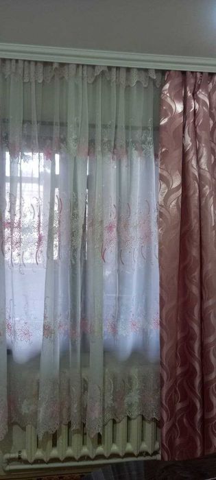 Продам 2 шелковые розовые занавески