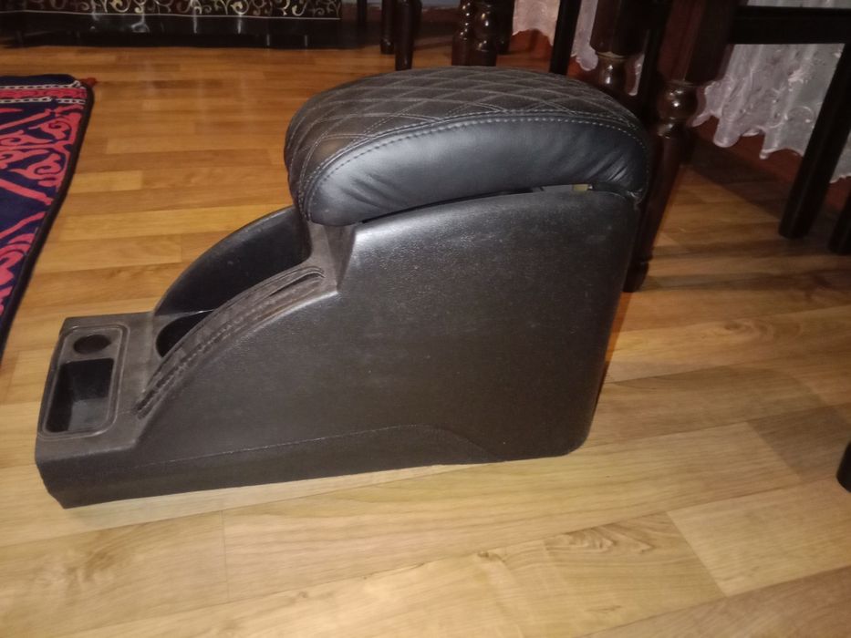 Подлокотник в хорошем состоянии