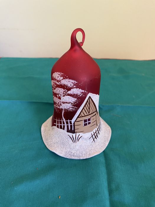 Bibelouri din portelan si sticla.