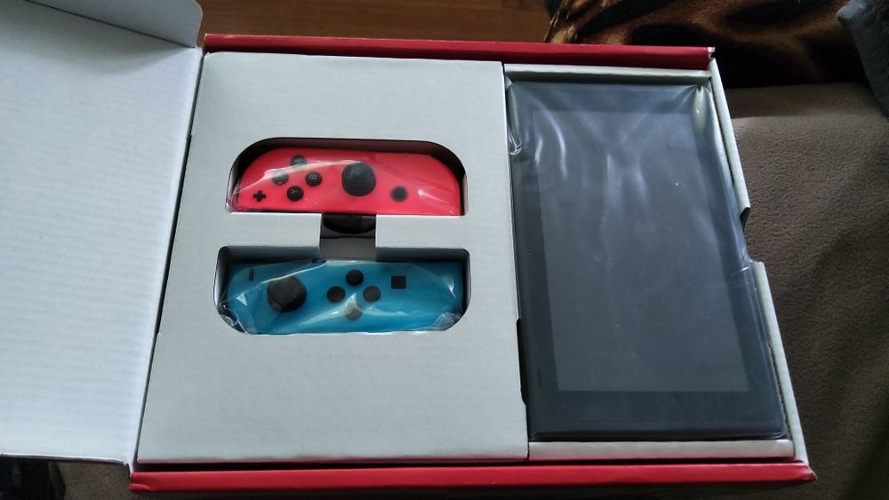 Vand- schimb Console Nintendo Switch noi /nefolosite !!!