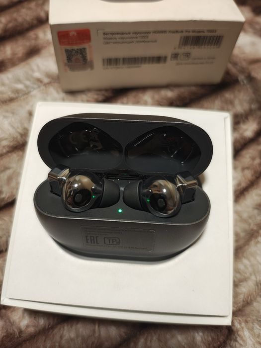 Наушники Samsung и Huawei