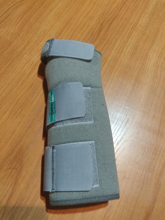 Ортези за дясна ръка