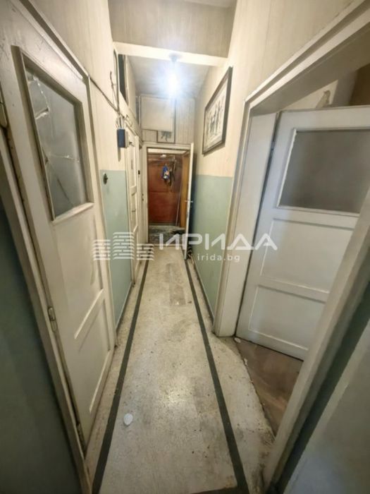 Просторен двустаен апартамент в Центъра