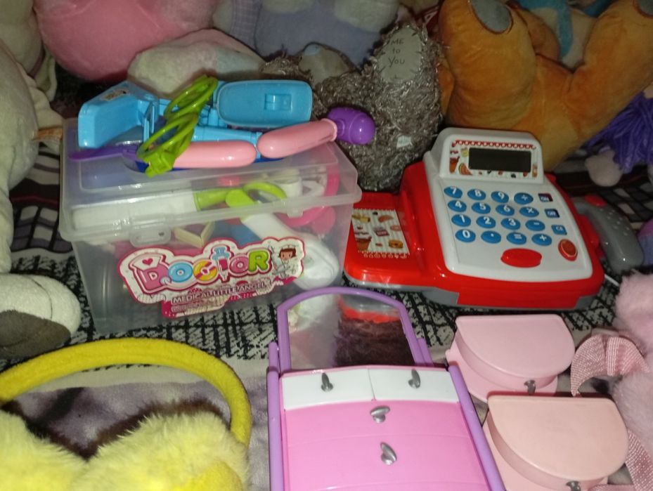Продам игрушки для девочки