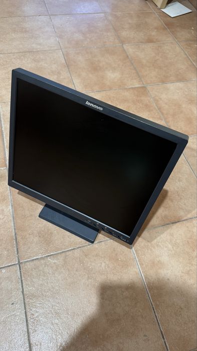 Monitor lenovo 19'’