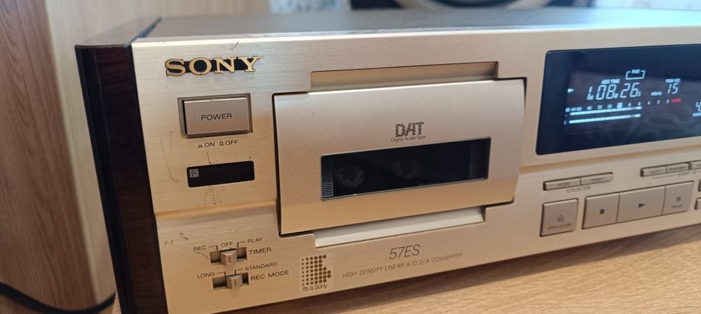 Продам DAT Sony 75 ES