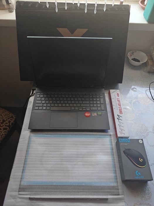 HP Victus 16.1 . 16gdt. Ryzen 5. 5600.