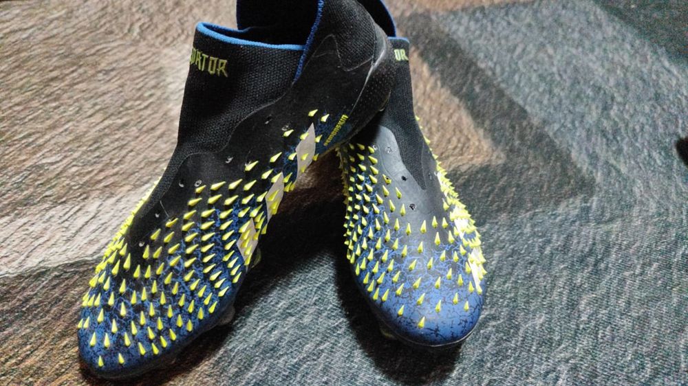 Футбольные бутсы.