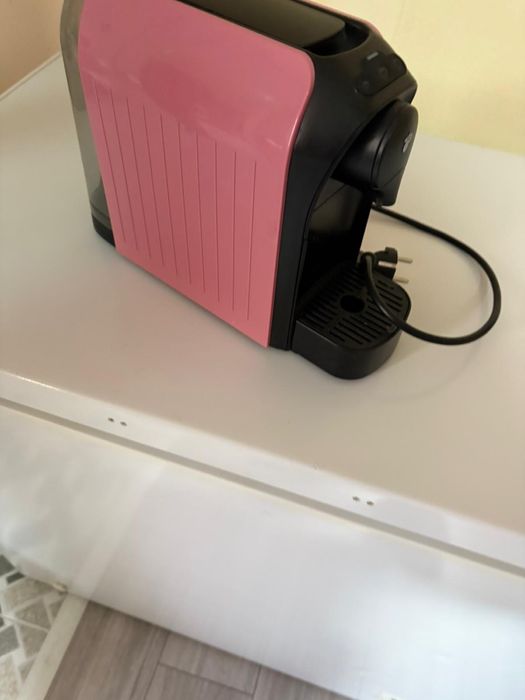 Vand aparat de cafea in stare foarte bună