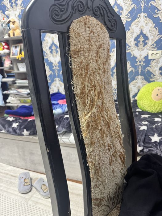 продается срочноо!Стол и стулья