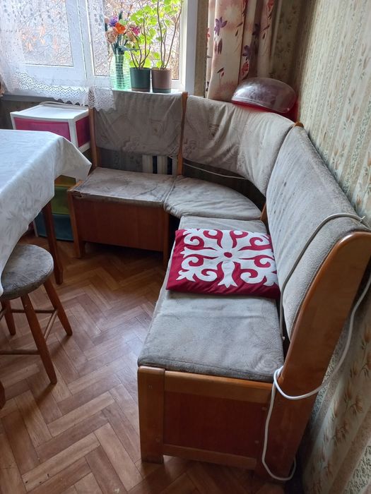Отдам бесплатно кухонный уголок