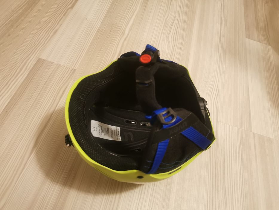 Casca schi UVEX, 52-55 cm, fabricata in Germania