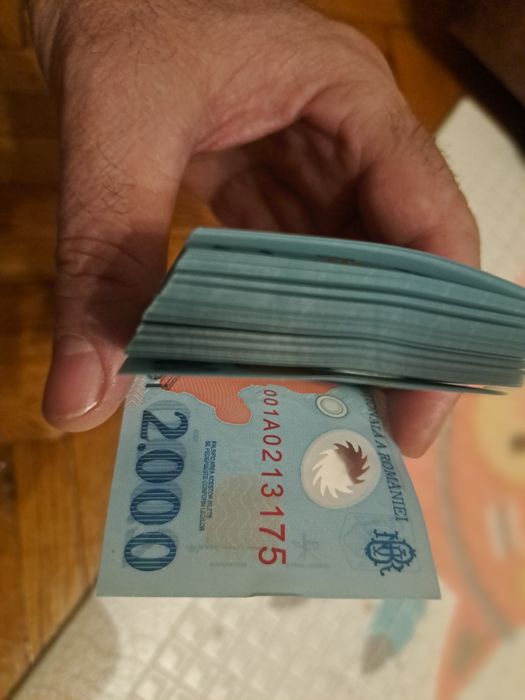 100 bancnote cu eclipsa, necirculate, consecutive