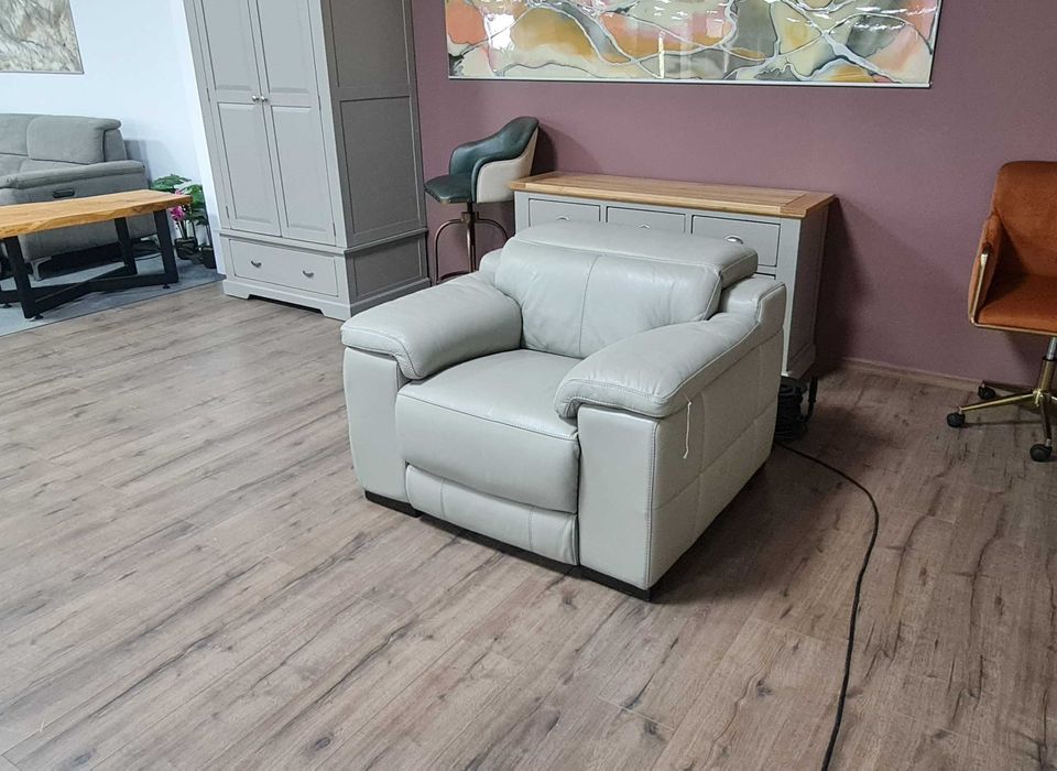 Сив кожен фотьойл с електрически релаксиращ механизъм