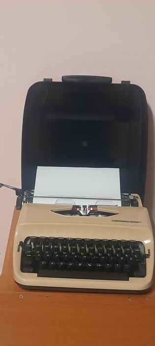 Mașină de scris Privileg 270 impecabilă