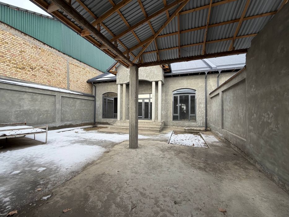 Hovli sotiladi motrid tamonda 900 m ichgariga