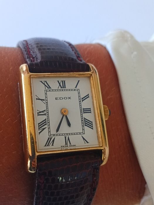 Елегантен часовник Edox тип Tank. Бартер
