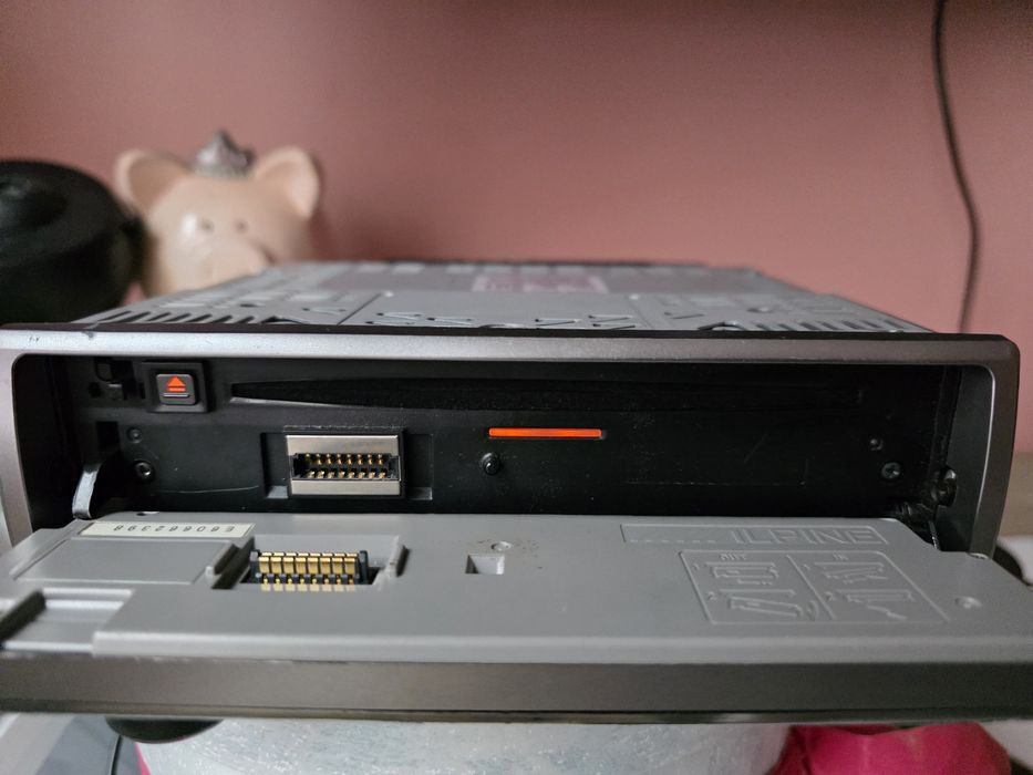 Продавам Alpine cde-9850ri