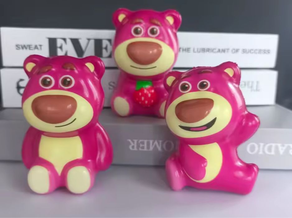 Капсули с играчка за вендинг машина за топчета 65 мм