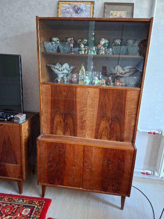 Продаётся  шкаф буфет