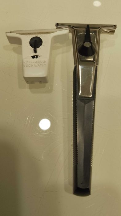 Aparat ras GILLETTE TECHMATIC - folosit de astronauti in misiunea Apollo