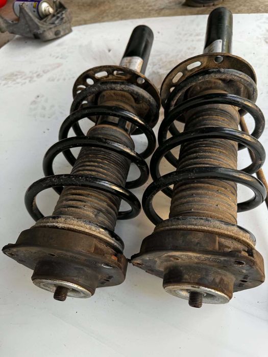 Set suspensie Vw passat b6 combi aproape noua Telescoape arcuri