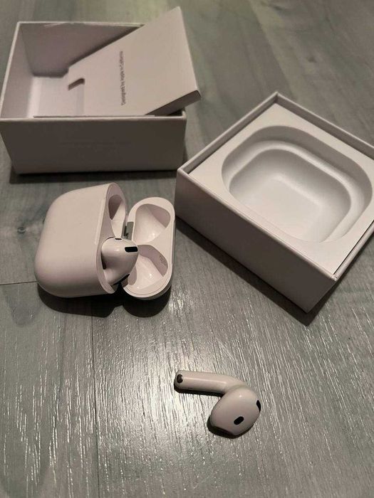 AirPods 4 слушалки за iPhone Оригинални НОВИ