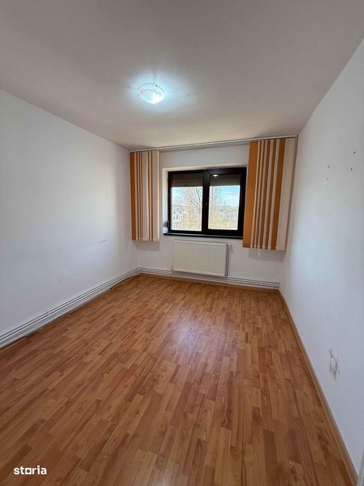 De vânzare apartament 3 camere Obor Microhala — fotografia 3