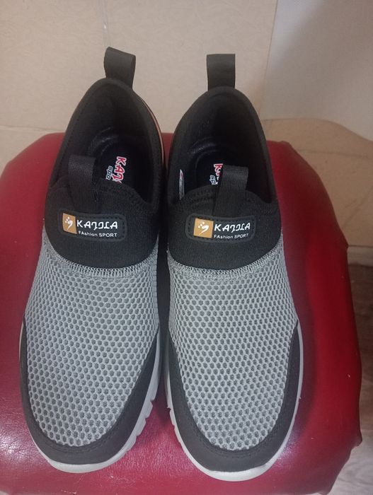 Кроссовки весенне-летние