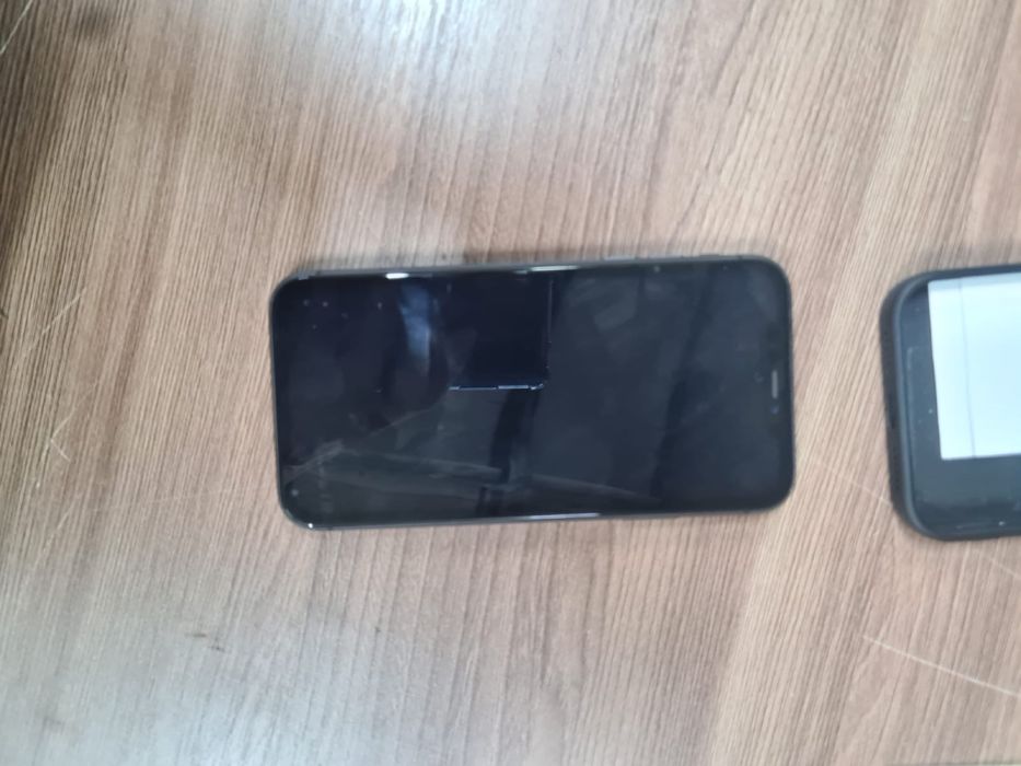 Продам 11 айфон 128гб