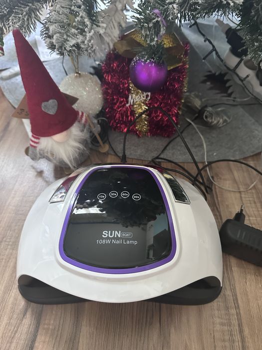 UV/LED лампа за нокти
