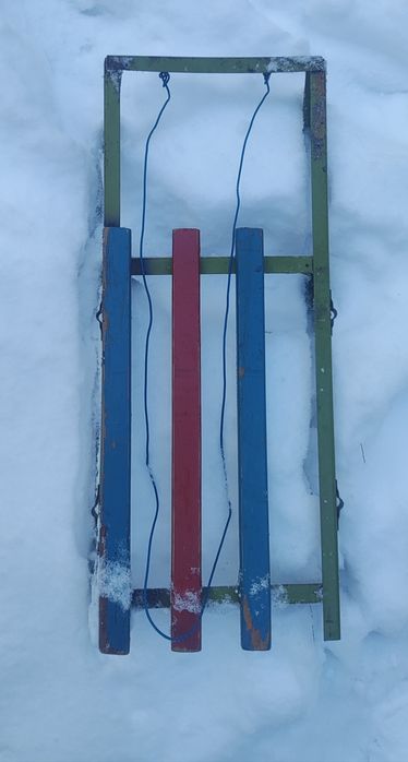 Санки со столиком СССР детские. Самосвал.Теплые шапки и тапочки.