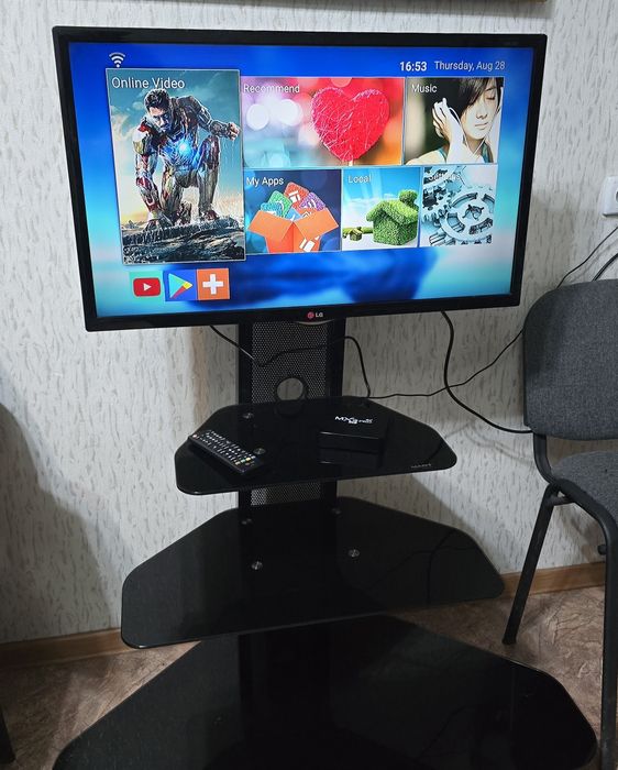 Телевизор LG 120 см, + смарт Андроид приставка вместе.
