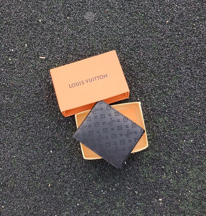 Potofel LOUIS VUITTON .In stare noua