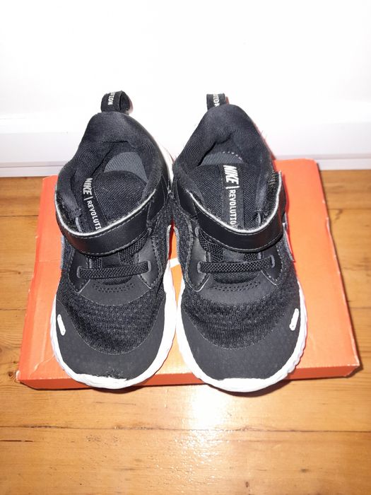 Много детски обувки .Детски ботуши КК 26н и яке бенетон