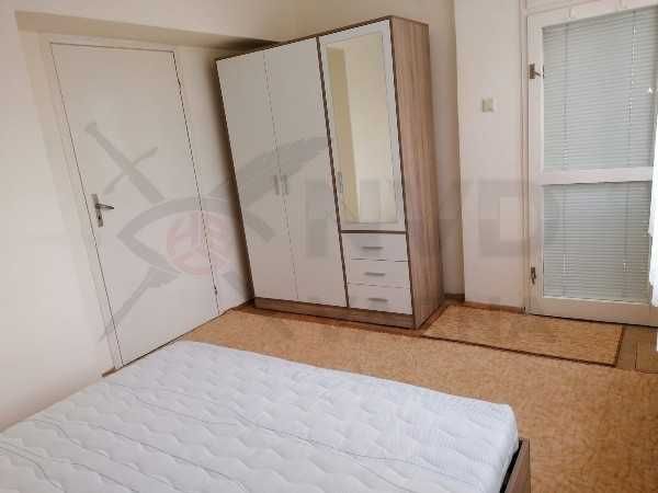 Дава се под наем тристаен апартамент в Център! 21864312