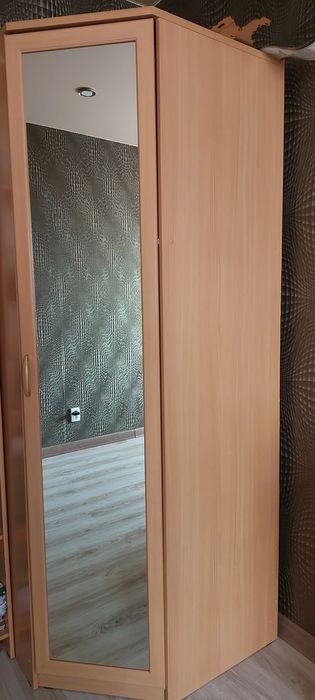 Продам шкаф угловой .