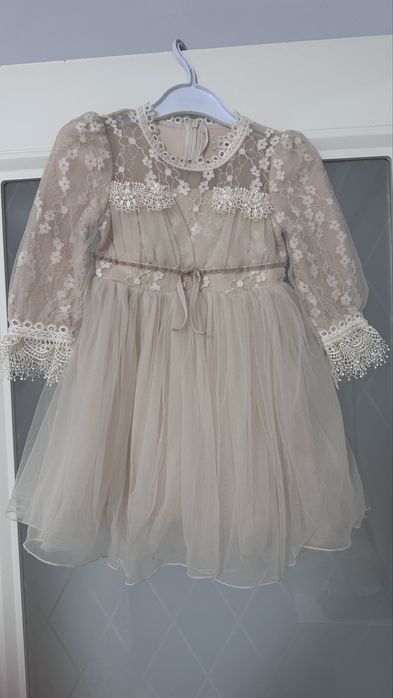 Продам нарядные платья для девочек