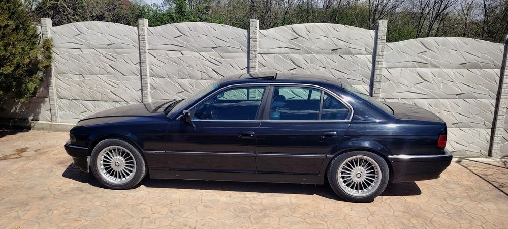 Vând BMW E38 1997