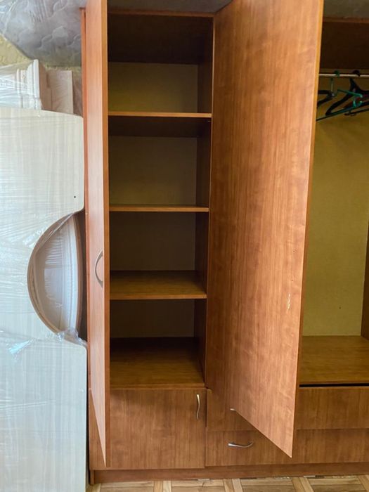 Платиный шкаф и трюмо