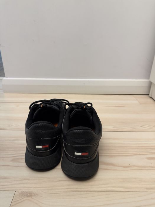 Продам кроссовки tommy hilfiger