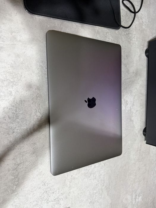 Macbook pro 2017 15 dyum core i7