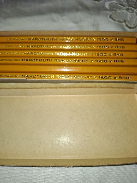 Продавам моливи KOH I NOOR