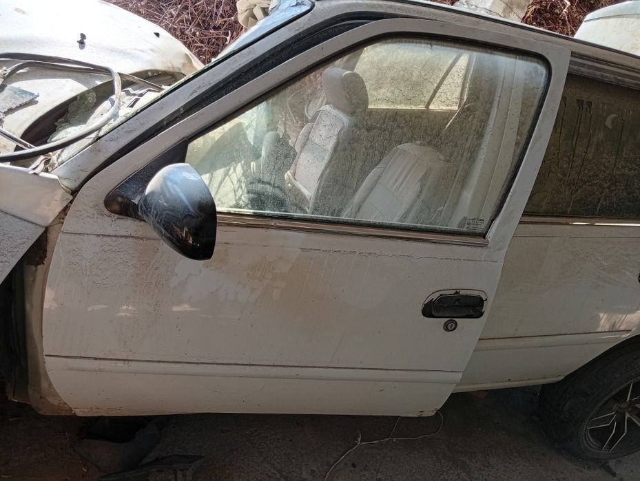 Nexia 2 eshiklar sotiladi barcha ehtiyot qismlar sotiladi