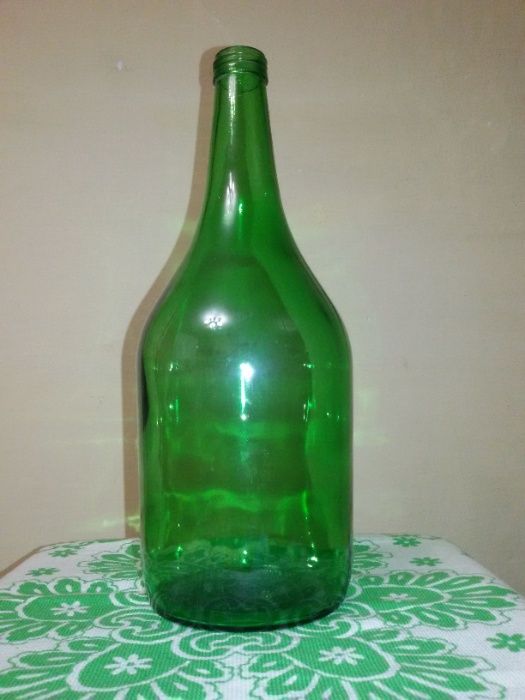 Продам зелёный Бутыль (1,5-литра)