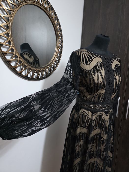 Rochie cu model catifea filigran și detalii dantelă - mărime 44