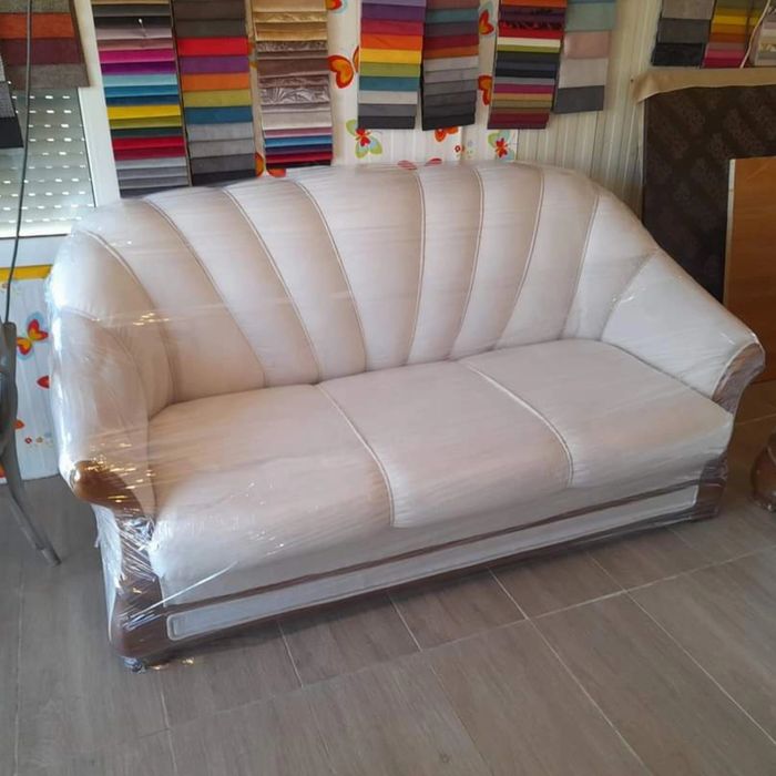 Тапицерски услуги и поддръжка на детски кътове